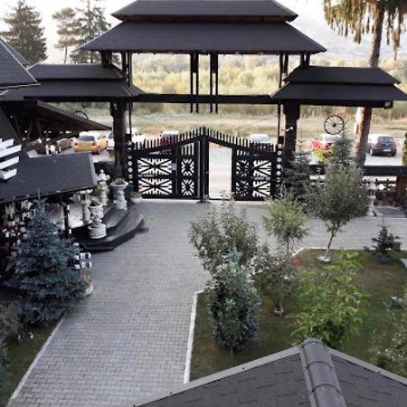 Complex Lions Bucovina Hotel Воронец Екстериор снимка