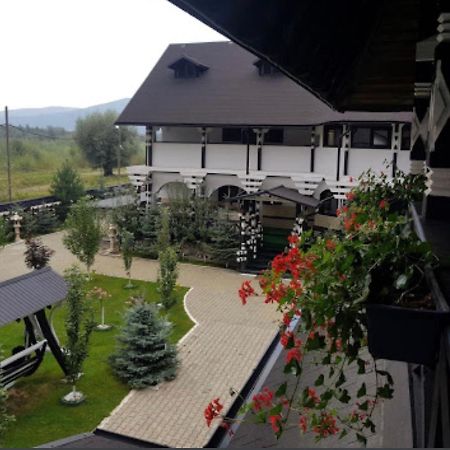 Complex Lions Bucovina Hotel Воронец Екстериор снимка