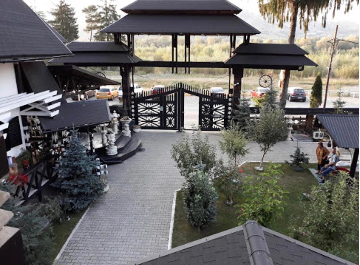 Complex Lions Bucovina Hotel Воронец Екстериор снимка