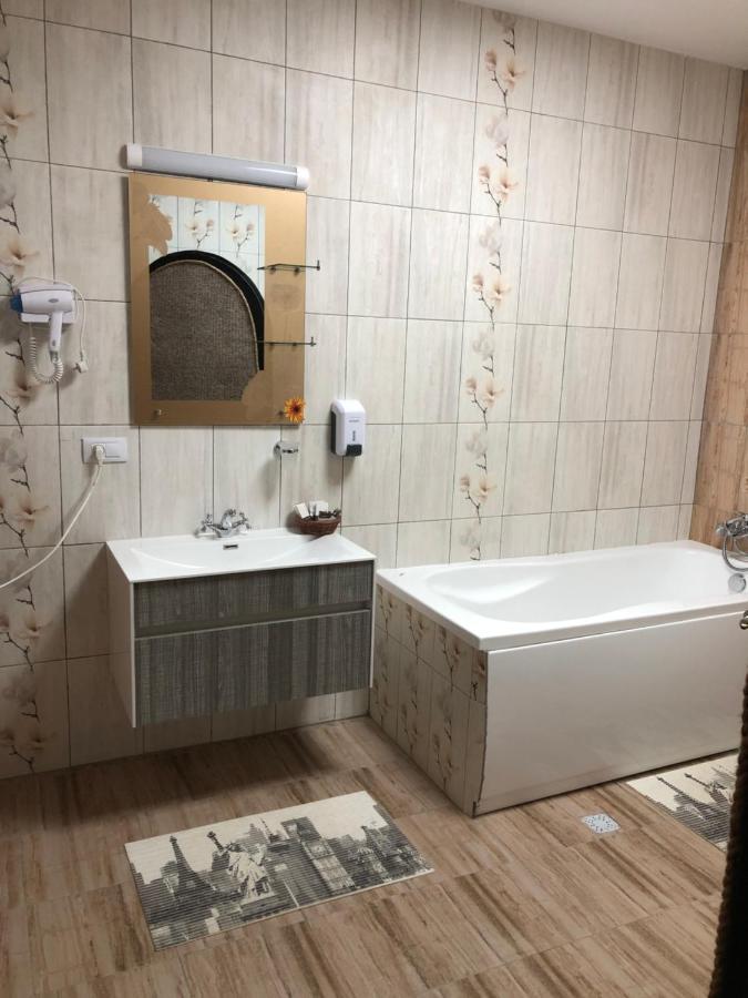 Complex Lions Bucovina Hotel Воронец Екстериор снимка